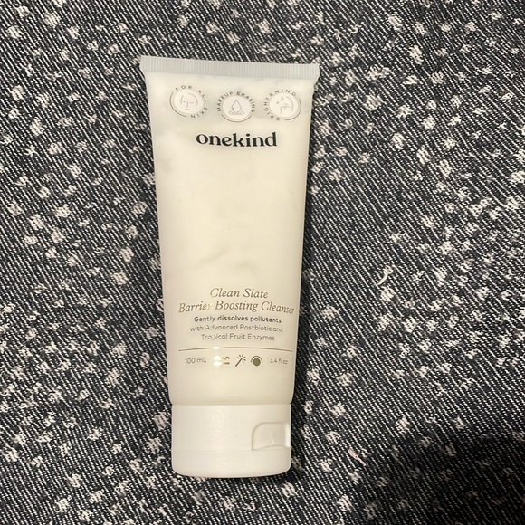 Onekind Clean Slate Barrier Boosting Cleanser - Picture 1 of 3